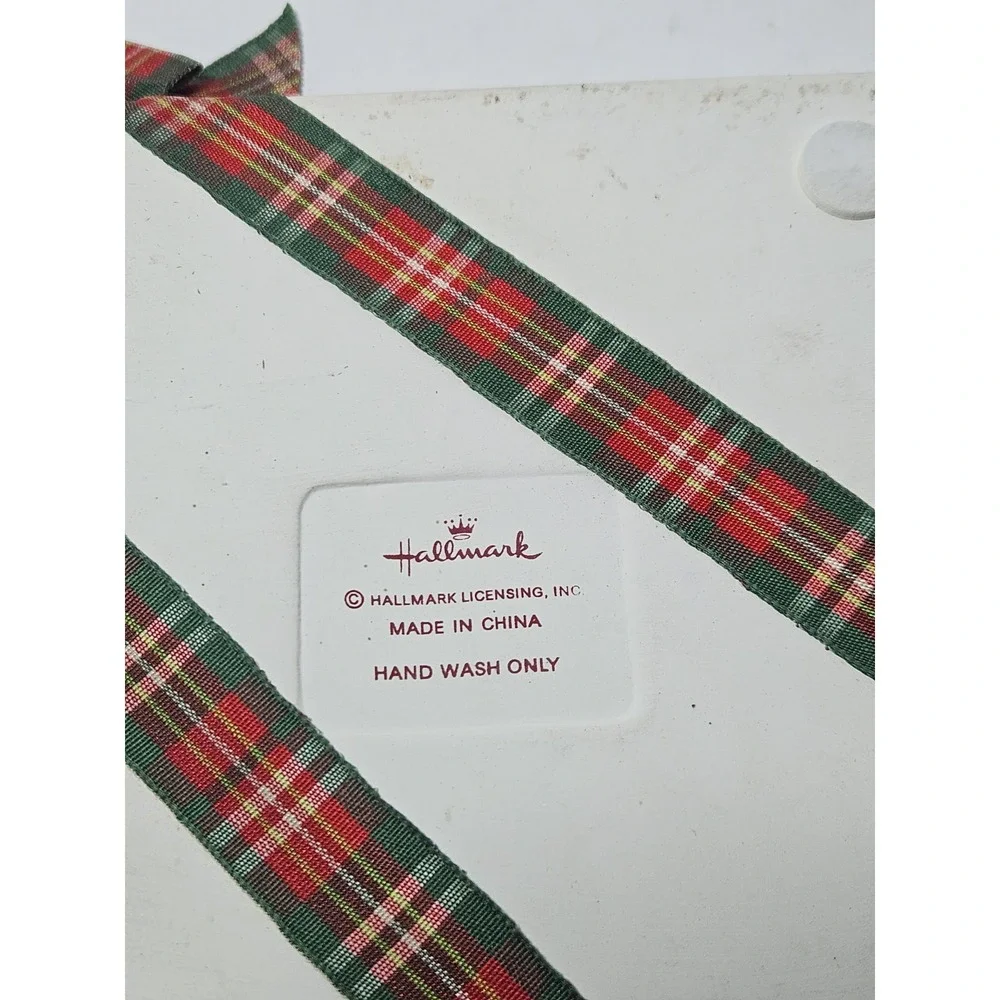 Hallmark Christmas Ceramic Tile Trivet Red Snowflake Hot Plate Plaque Plaid